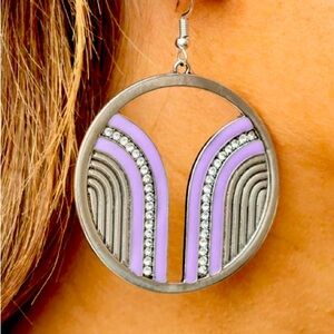 Lavender dangle earrings ready for everyday or any occasion, NWT, beautiful 💎💎💎✨